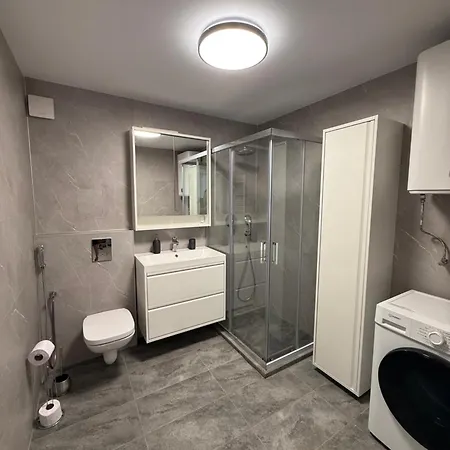 Skyline Apartment *