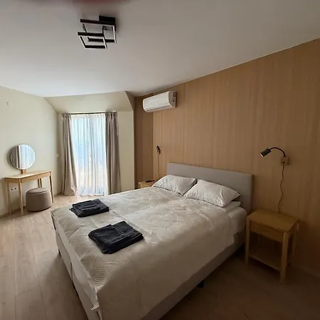 Skyline Apartment *