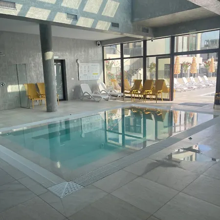 Skyline Apartment *