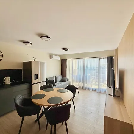 Skyline Apartment *