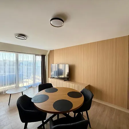 Skyline Apartment *